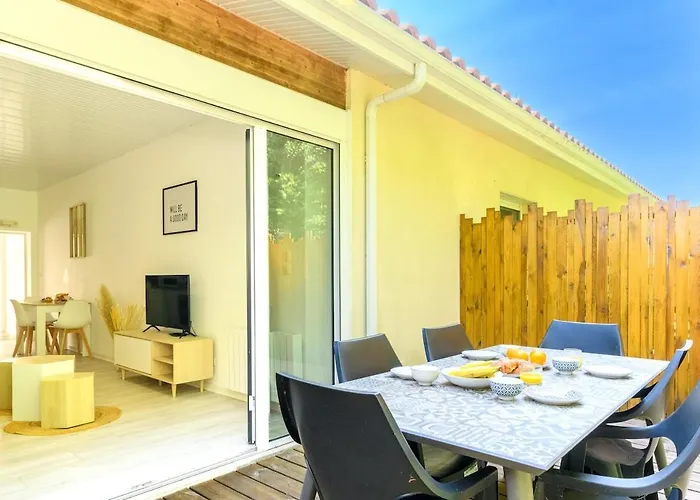 Quiet Lakeside Penates Appartement